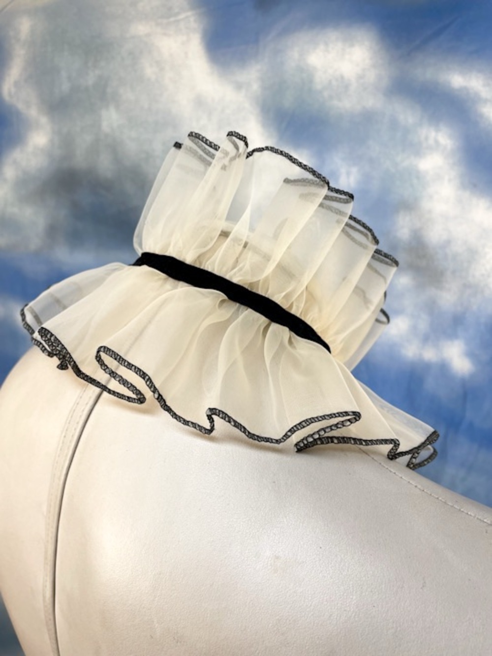 Ivory and Black Pierrot Ruff/Elizabethan Ruffle Collar - Picture 2 of 4